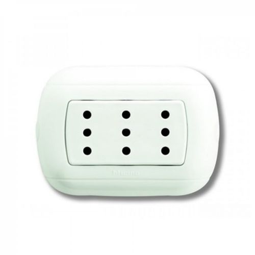 ENCHUFE TRIPLE 2P+T 10A 250V BLANCO SOB P93B OVAL